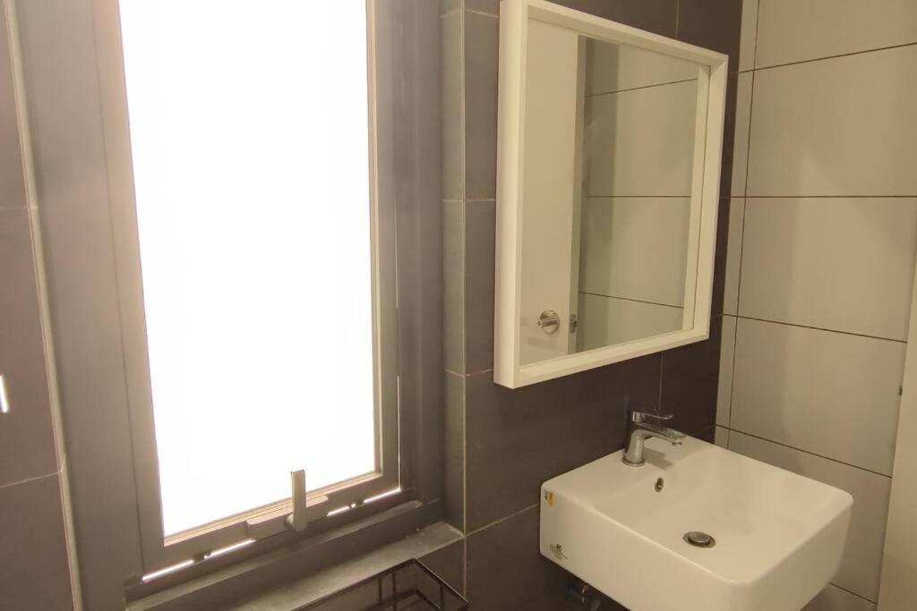 Hzb301-Selfcheck-In-Wi-Fi- Netflix- Parking- Pool-2 Bedroom- Klia, 7099 세팡 외부 사진